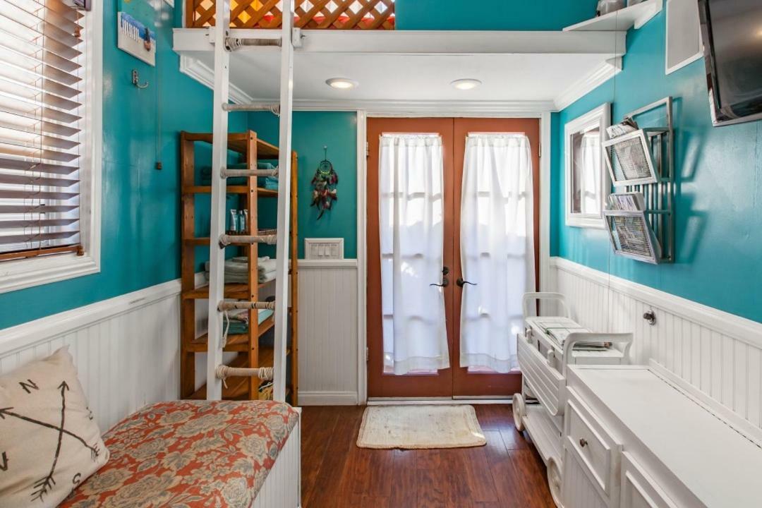 Charming Tiny With A Private Hot Tub *
